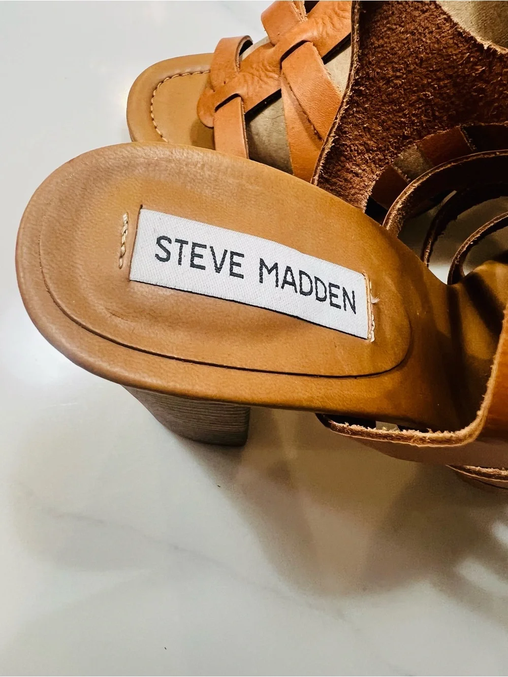 New Steve Madden Leather Tan Strappy Block Heel Sandals. Size 9